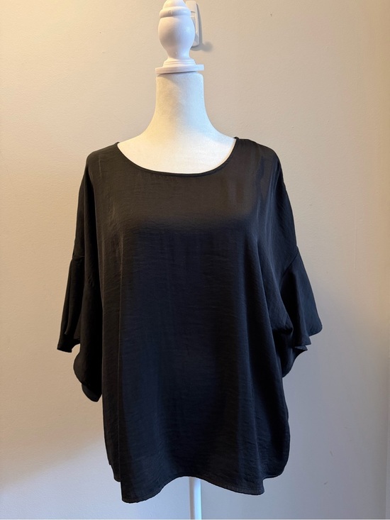 Who What Wear Tops - Who What Wear Black Relaxed Flutter Sleeve Top
